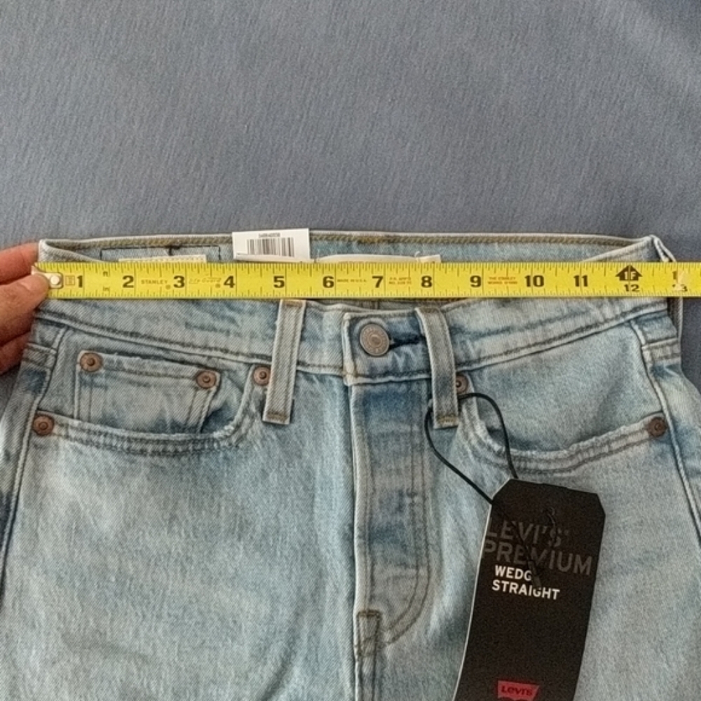 Levi's Wedgie Straight Leg Jeans in Dibs - Picture 5 of 7